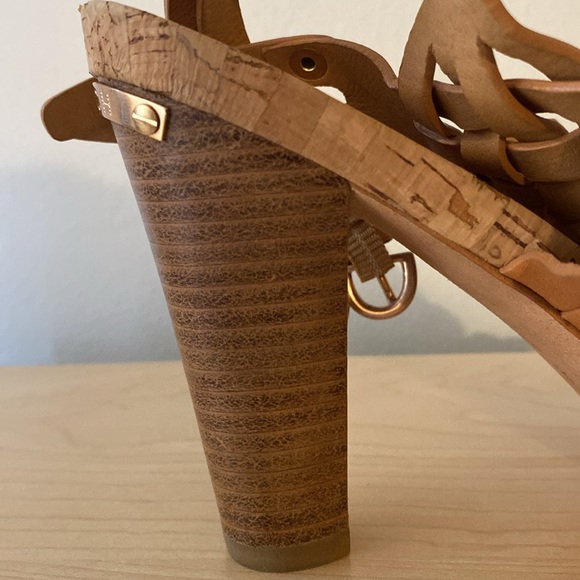 coach - Picture 5 of 6